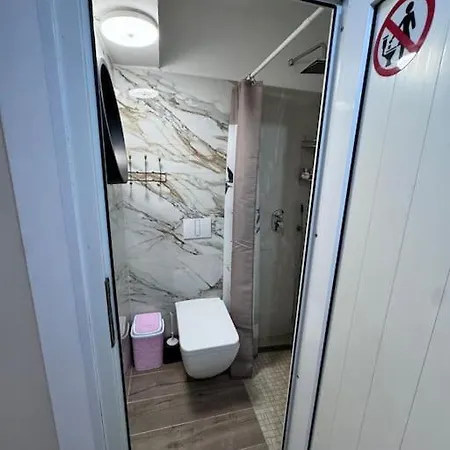 Ecoluxe 2 Apartment